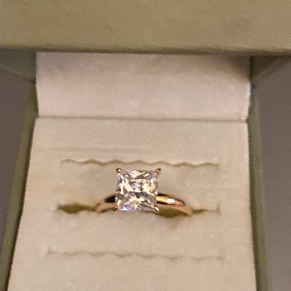 Engagement ring - Picture 3 of 11
